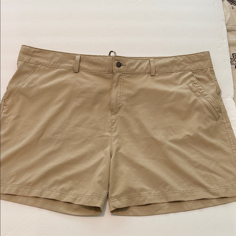 Magellan Outdoors Classic Fit Khaki Shorts 2X Womens